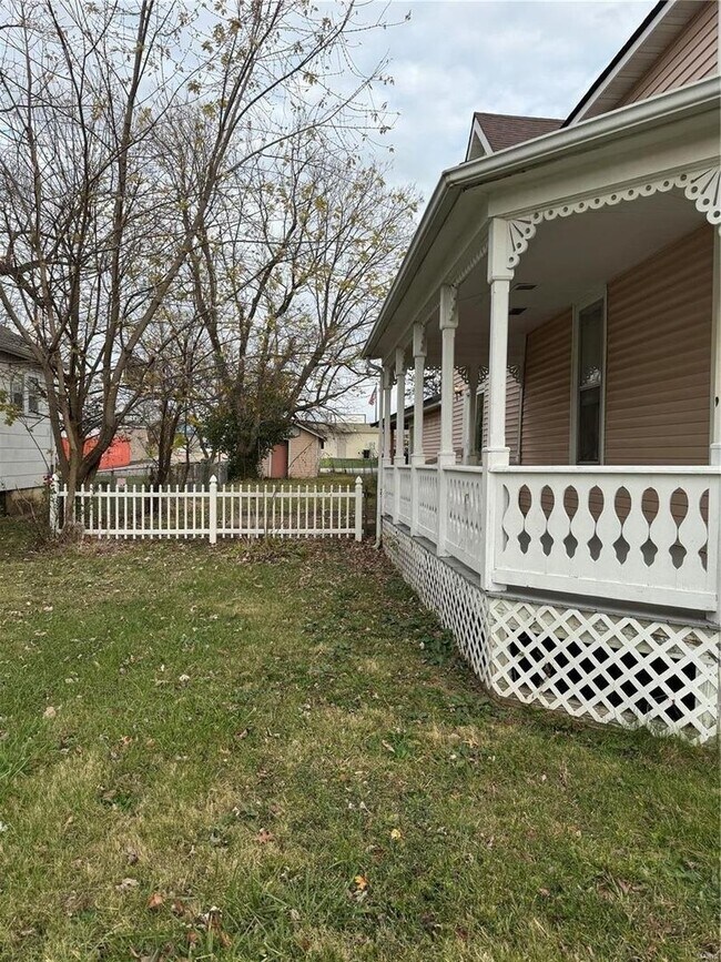Building Photo - 3 Bed 2 Bath House For Rent