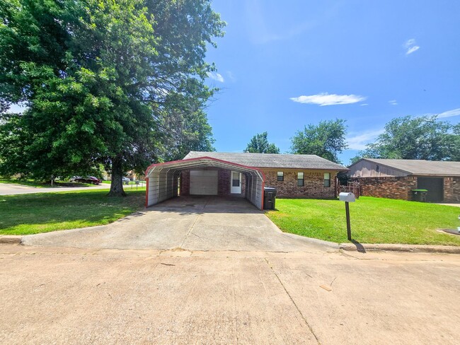 Building Photo - 3 Bed brick home in Tecumseh