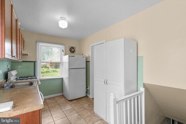 Building Photo - 10112 Sutherland Rd