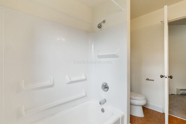 Building Photo - Welcoming 1 BD | 1 BA Conveniently Located...