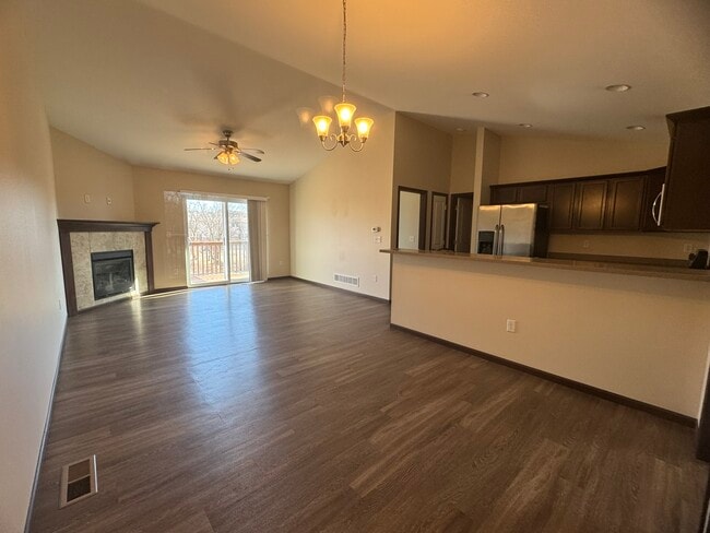 Building Photo - 460 RJ Dr