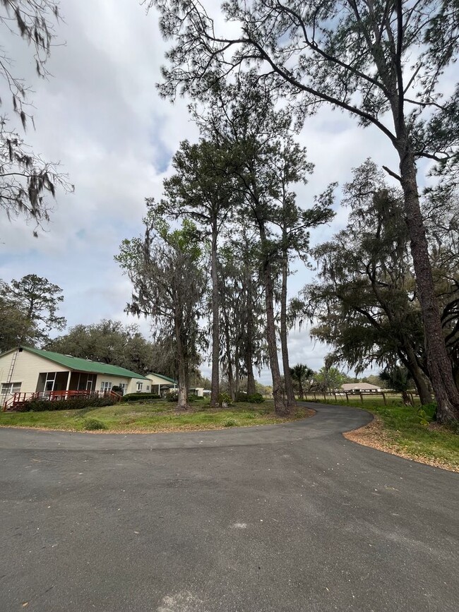 Building Photo - 4/3 Ocala HITS Stalls/RV Hook-Ups/Paddocks...