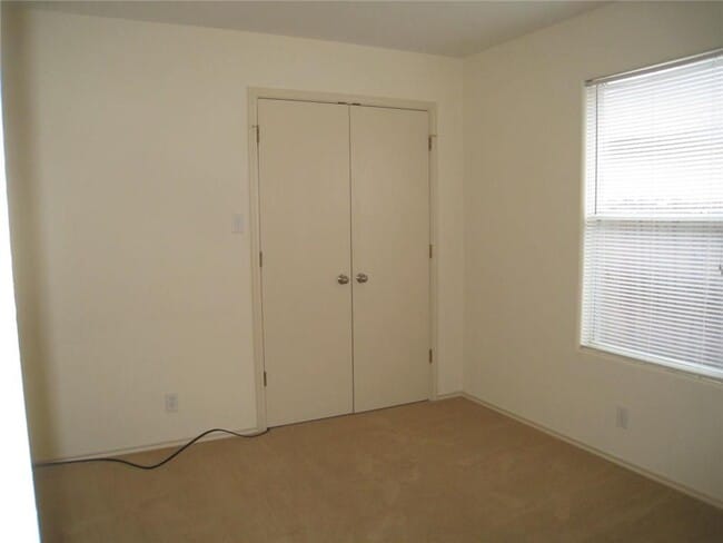 Building Photo - 236 Moonstone Dr