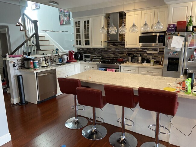 Building Photo - 1334 Anza St