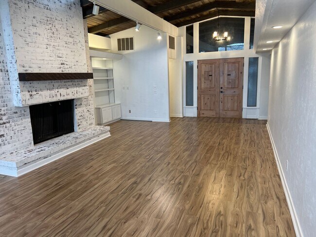 Building Photo - 4 Bedroom 2 bath home near lake Tenkiller with office