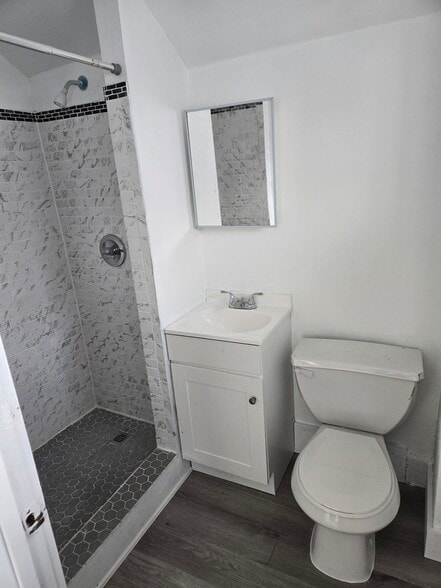 Building Photo - 724 N Main St