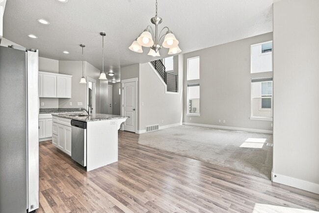 Building Photo - Great 3 Bed 3.5 Bath Townhome in Bluffdale!!