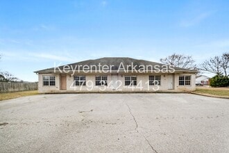 Building Photo - 1270 N Trinity Dr