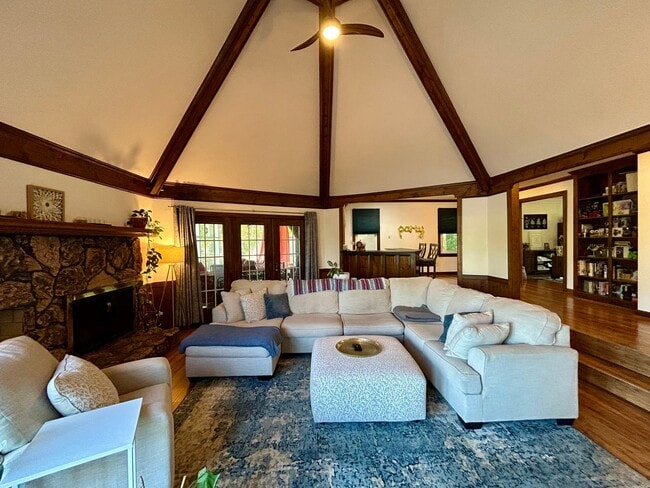 Building Photo - 805 De La Fayette Ct