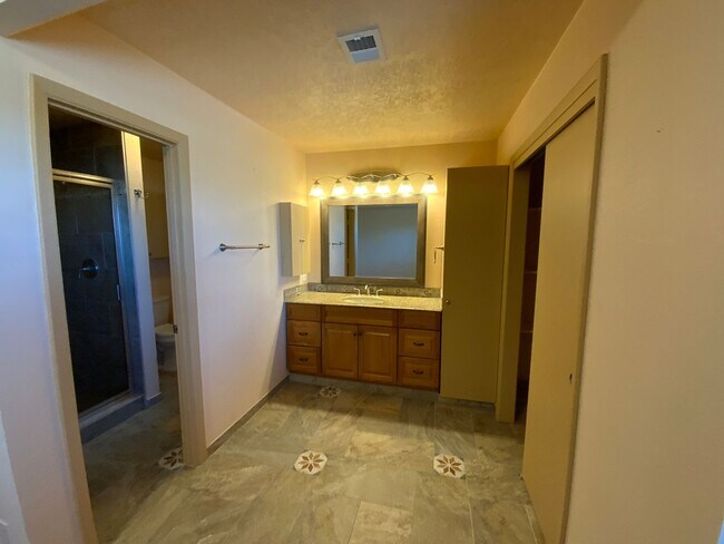 Building Photo - 4 Bedroom Single Story Home Available Near Tramway Blvd NE & Copper Ave NE!