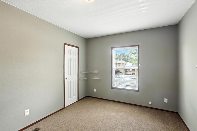 Building Photo - 13 Carlitos Ln