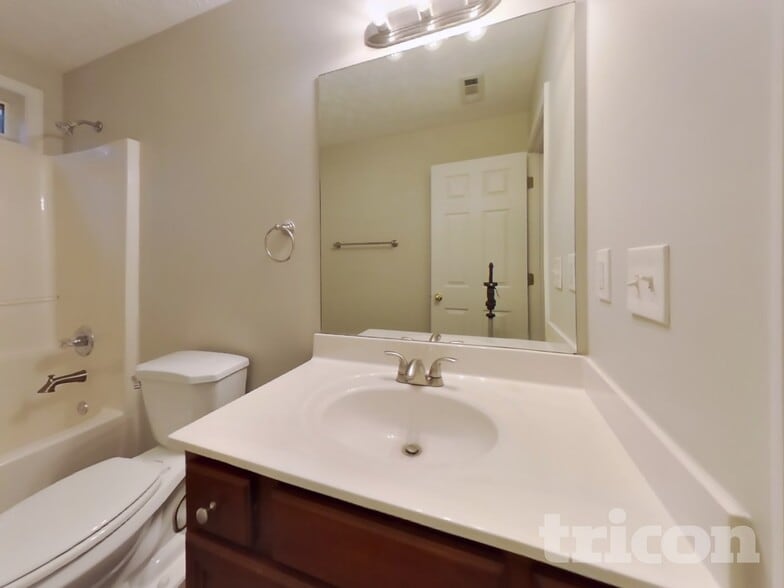 Building Photo - 300 Stone Valley Xin