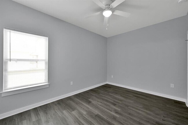 Building Photo - 16646 Meadowcroft St