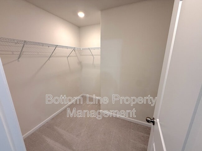Building Photo - 729 Willshire Falls Dr