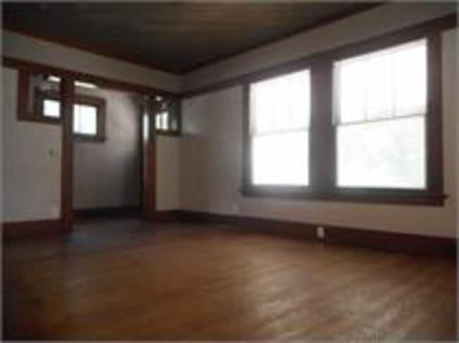 Building Photo - 992 8th St