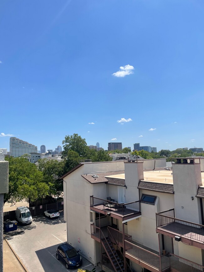 Building Photo - 3320 Douglas Ave