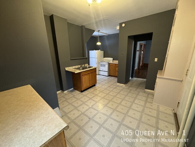 Building Photo - 405 N Queen Ave