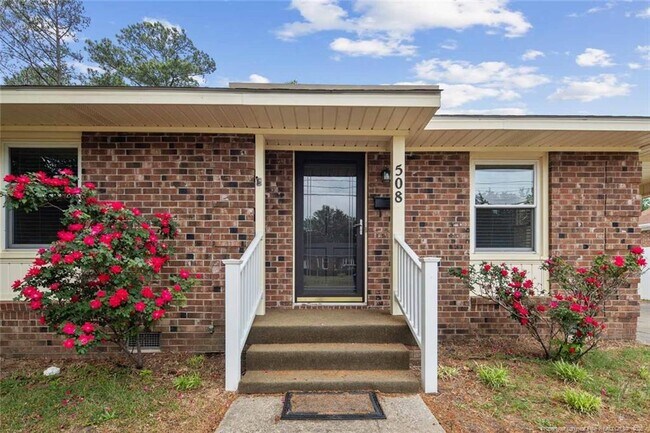 Building Photo - 508 Waterbury Dr