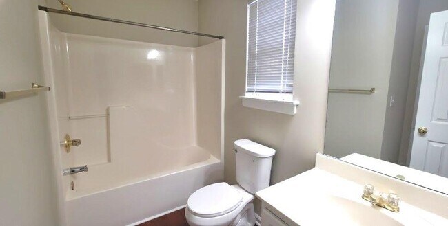 Building Photo - 4915 Lakebrooke Run