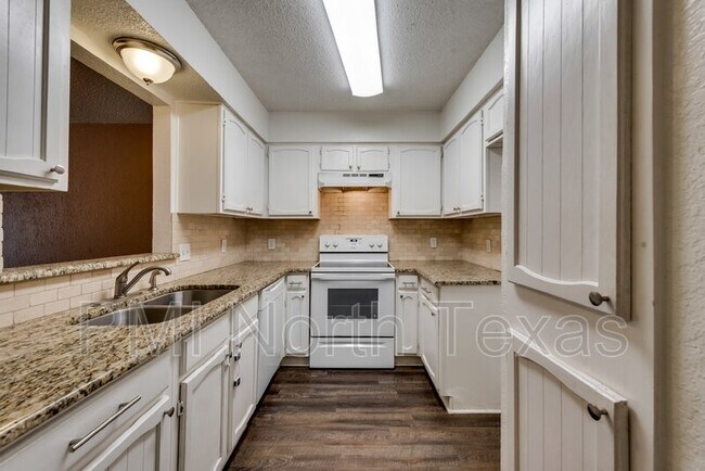 Building Photo - 2907 Kathleen Ln