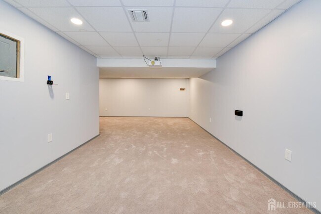 Building Photo - 34 Forest Dr