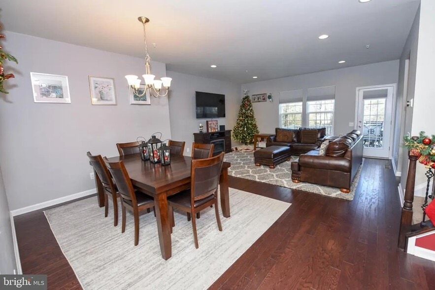Spacious open-concept main living level offers versatile dining, lounging, and entertaining layouts - 1736 Beacon Ln