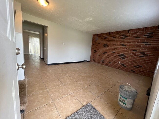 Building Photo - 1851-1853 Lake Club Dr