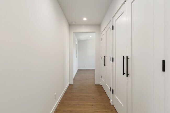 Building Photo - 28832 Shady Pl
