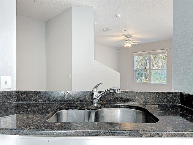 Building Photo - 1500 Broken Oak Dr