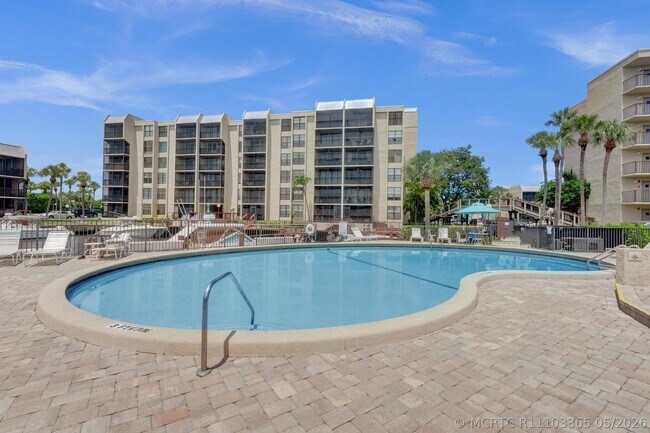 Building Photo - 12 Royal Palm Way