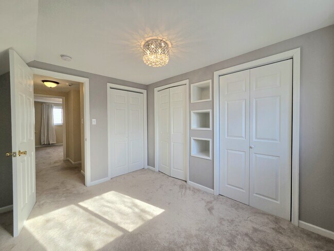 Building Photo - 108 N Gladden St