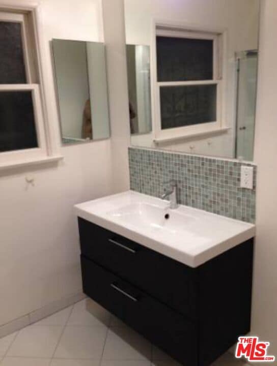 Building Photo - 3315 Caroline Ave