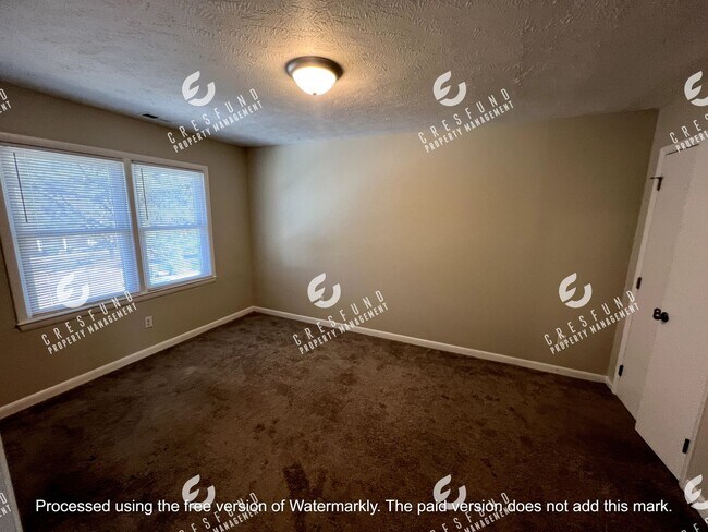 Building Photo - Spacious 1 BR 1 Bath bottom unit