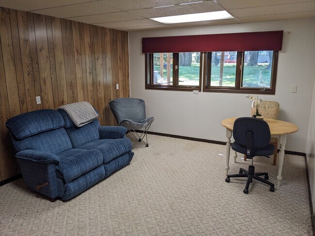 Building Photo - 1030 Whitney Dr