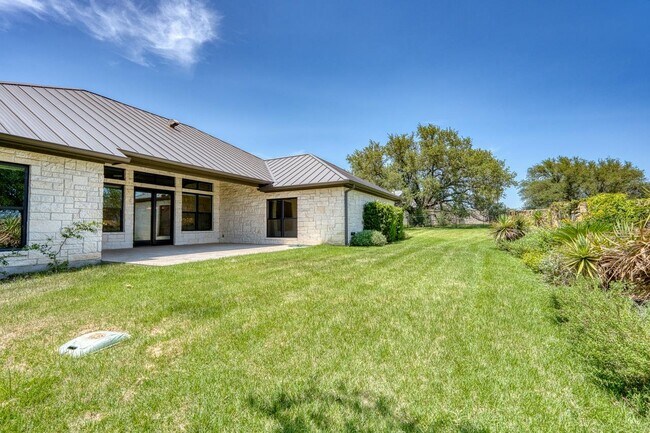Building Photo - 301 Sunray
