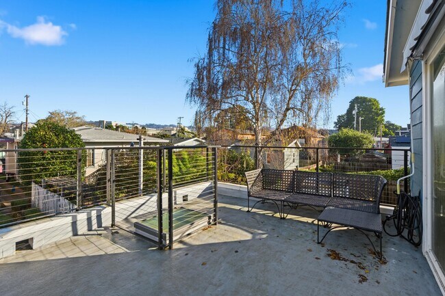 Building Photo - 820 46th St