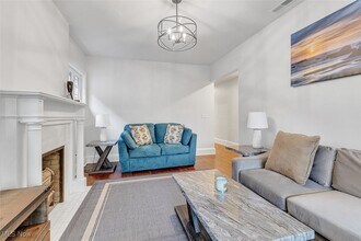 Building Photo - 2257 Grandview Ave