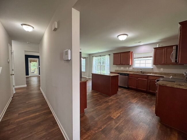 Building Photo - 5BR 3BA Home with Screened Porch