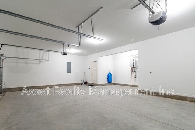Building Photo - 1730 Silver Chapel Dr