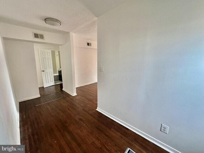 Building Photo - 2015 S Lincoln St