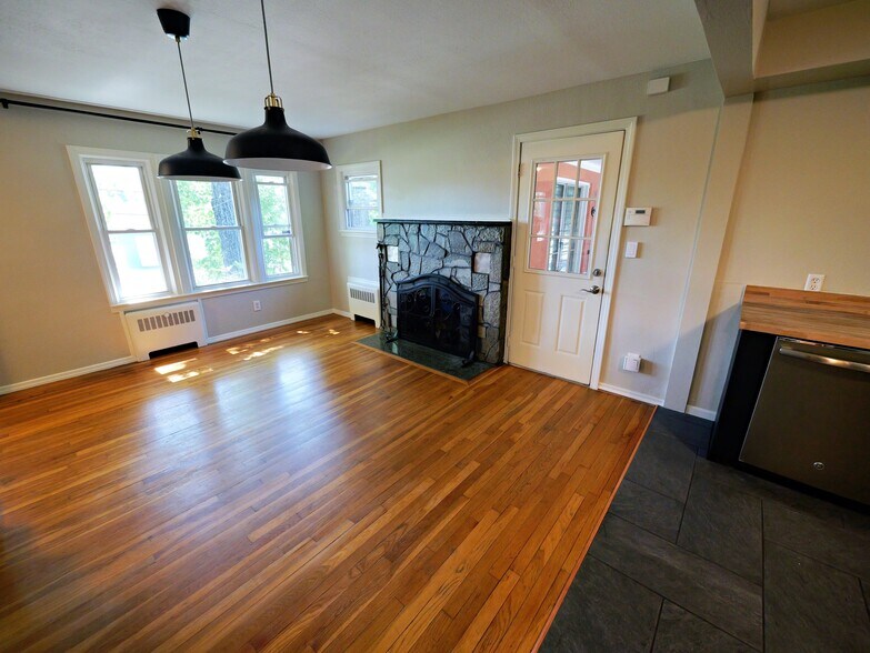 Building Photo - 1026 Springfield St