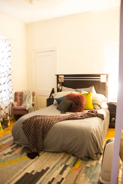 bedroom 2 features a walk-in closet - 2421 1st Ave S