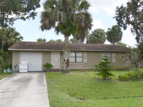 Building Photo - 2325 SW Pamona St