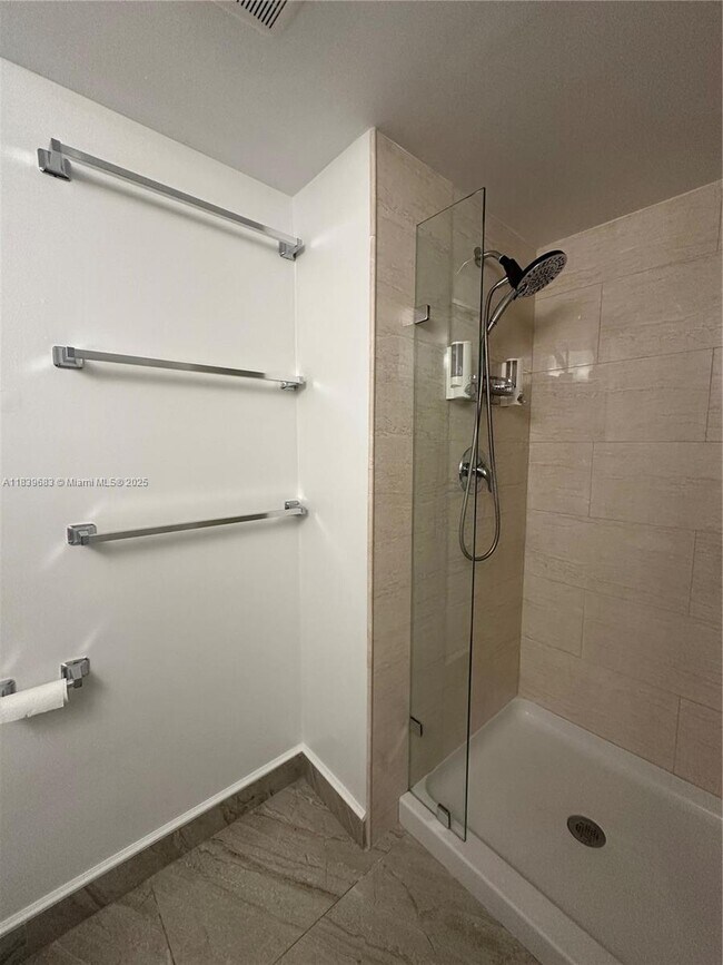 Building Photo - 9423 Fontainebleau Blvd