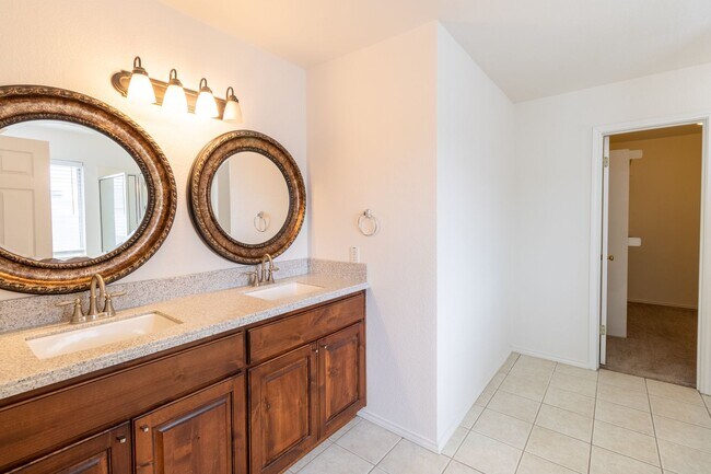 Building Photo - Gorgeous 4 bedroom, 3 bathrooms home in Pflugerville!!!