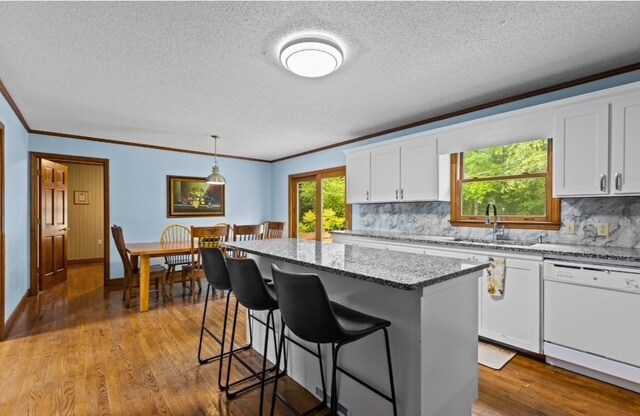 Building Photo - 2104 Las Flores Ln