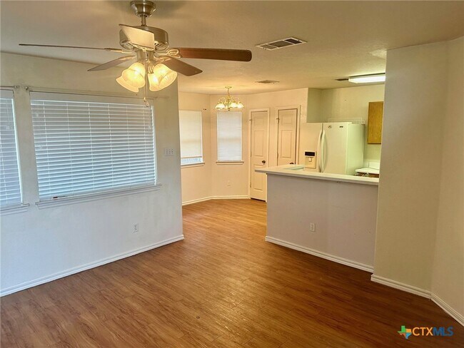 Building Photo - 130 Cedargrove