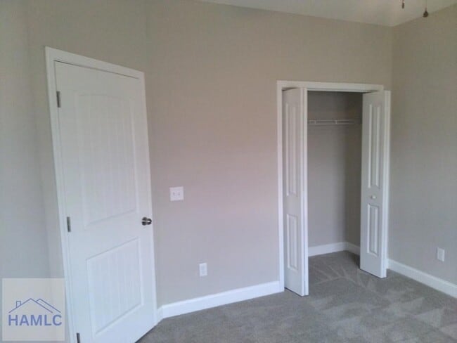 Building Photo - 729 Burke Dr