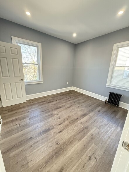 Building Photo - 422 Bacheller Ave