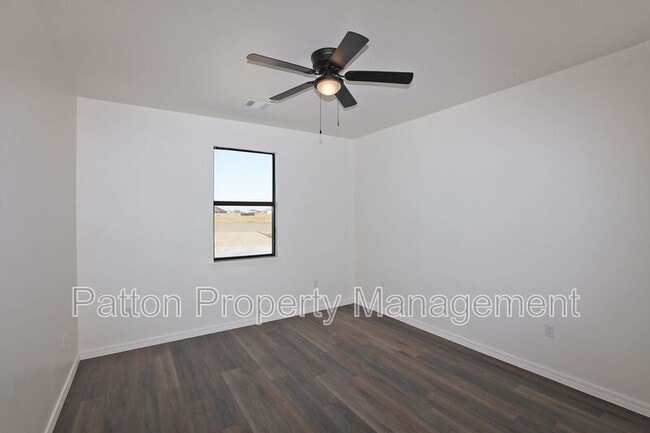 Building Photo - 13771 Periwinkle Dr